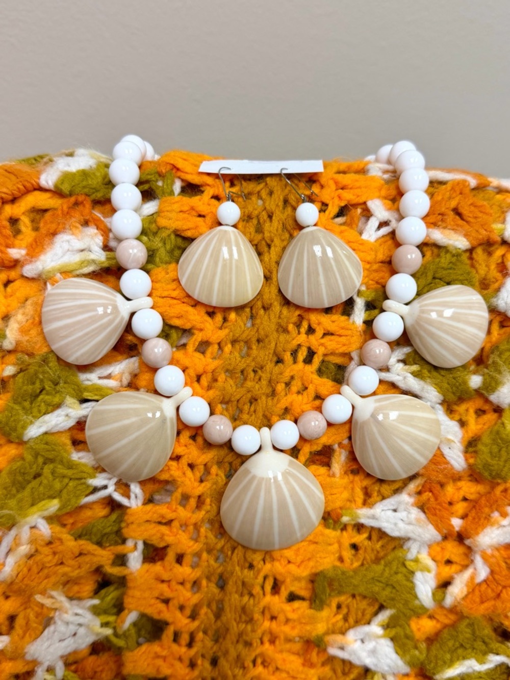 80s Vintage 🐚✨ Avon Lucite Beaded Shell Necklace & Earrings Set